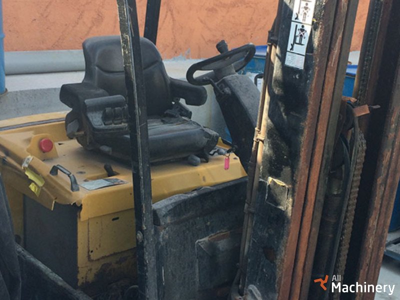 YALE ERP18ATF (SW8) E2080 Šakiniai triračiai krautuvai #1162