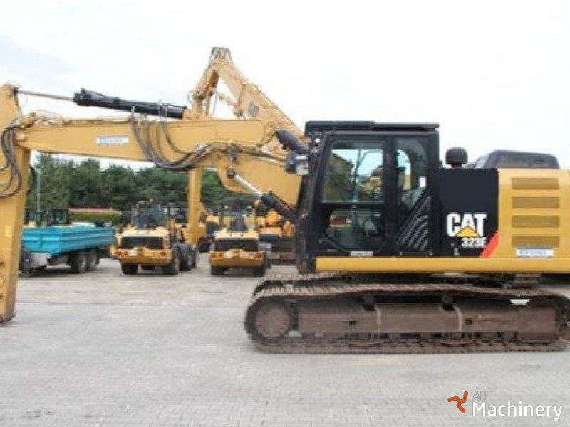 CATERPILLAR 323 E Vikšriniai ekskavatoriai #1204