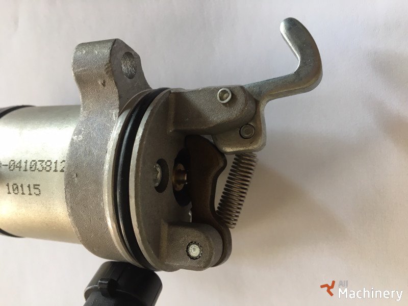 DEUTZ-FAHR 2011 - 12V (04103812) Traktorių varikliai ir jų dalys #1592