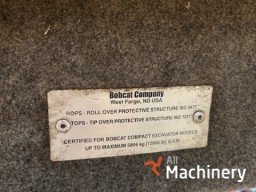 BOBCAT 7222000 Kabinos ir kėbulo dalys #7746