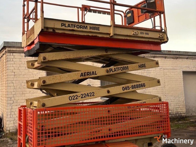 JLG M4069 Žirkliniai keltuvai (2002 m.) #8200