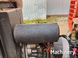 JLG M4069 Žirkliniai keltuvai (2002 m.) #8200