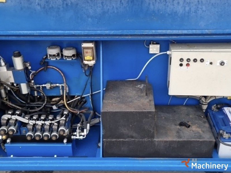 HOLLAND LIFT HL-220 D25 Žirkliniai keltuvai (2009 m.) #8288